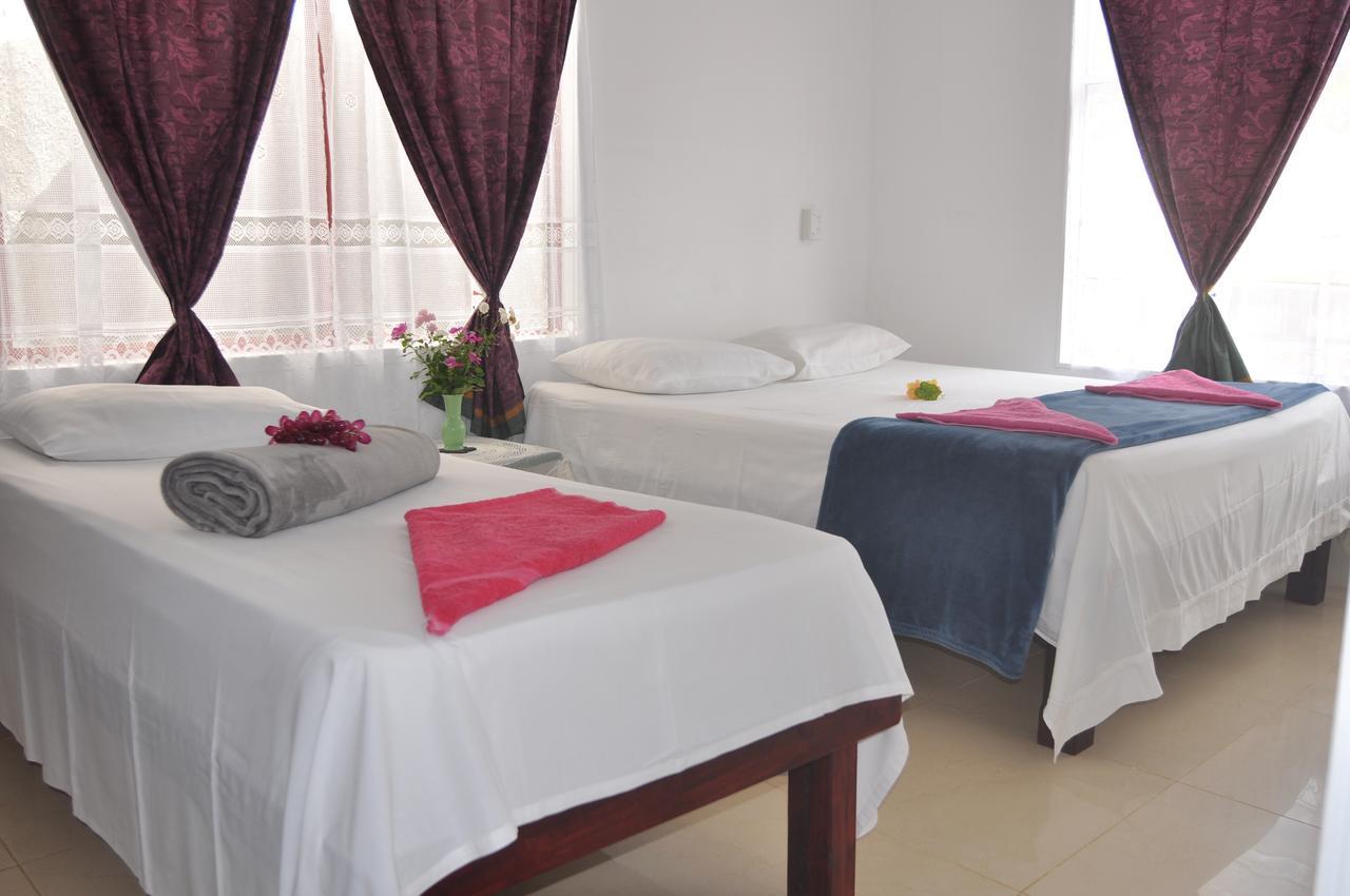 Flying Annie Moa Bed & Breakfast Neiafu Dış mekan fotoğraf